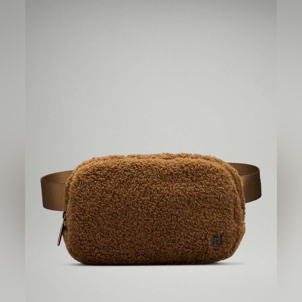 Lululemon Everywhere Belt Bag Brown Sherpa Fleece Travel Activewear Gym Casual - Picture 2 of 12